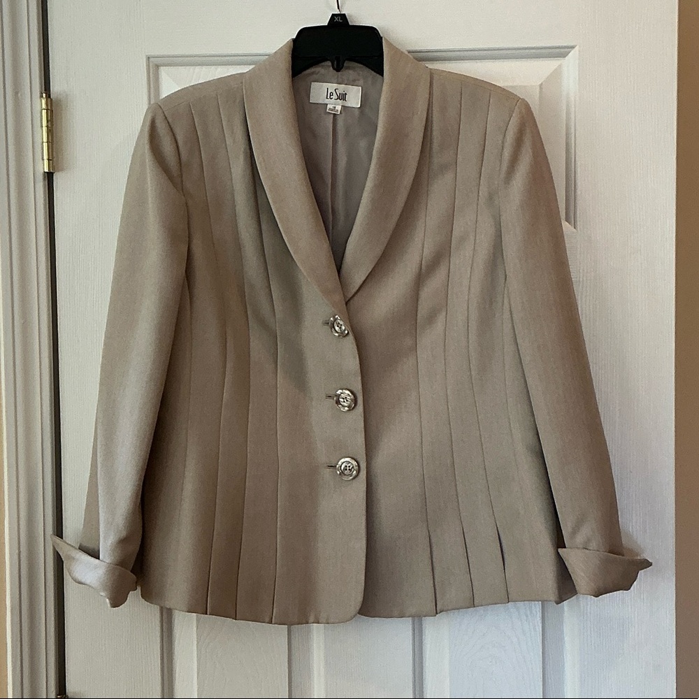 Le Suit Taupe Pleated Blazer Jacket